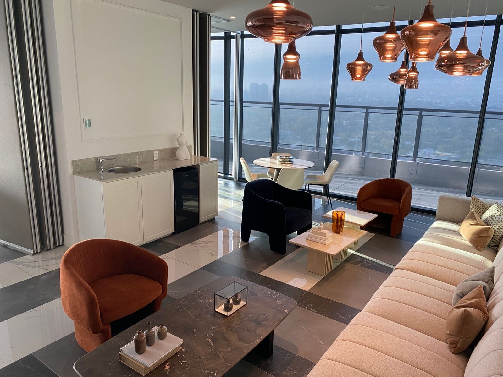 56261ef6-96ac-4f16-8791-614bb2f80015-1